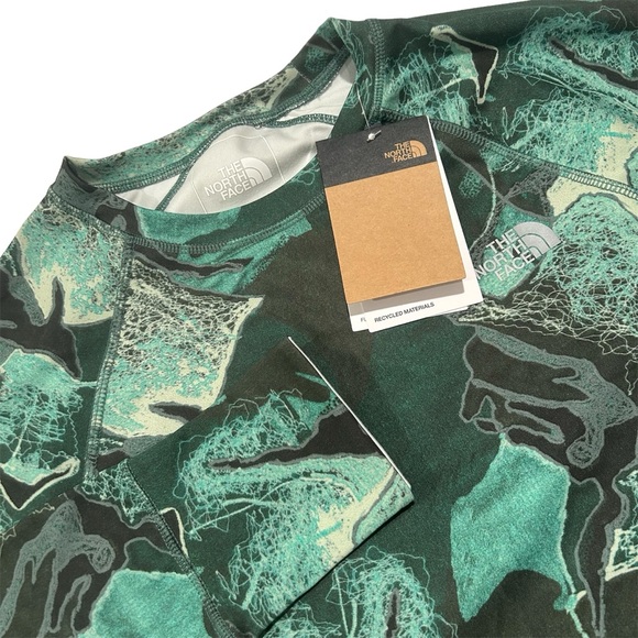 NWT The North Face Men's Medium‎ Green Camo Winter Warm Essential Crew Top Shirt - Picture 1 of 8